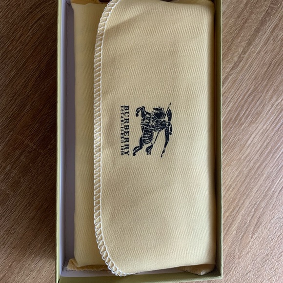 Burrberry Vintage Check and Leather Wallet - Picture 2 of 7